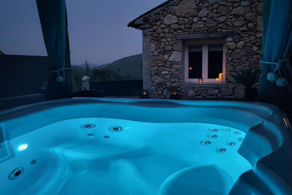 L'Antre Deux Pierres, Romantisme, Jacuzzi Exterieur, Plateau Dinatoire Bouyon 외부 사진